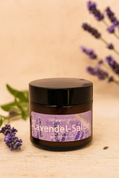 Lavendel-Salbe - bietet eine Vielzahl von Vorteilen für deine Haut und dein Wohlbefinden